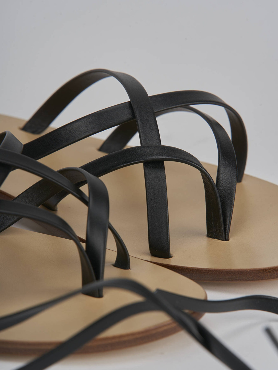 Low heel sandals heel 1 cm black leather