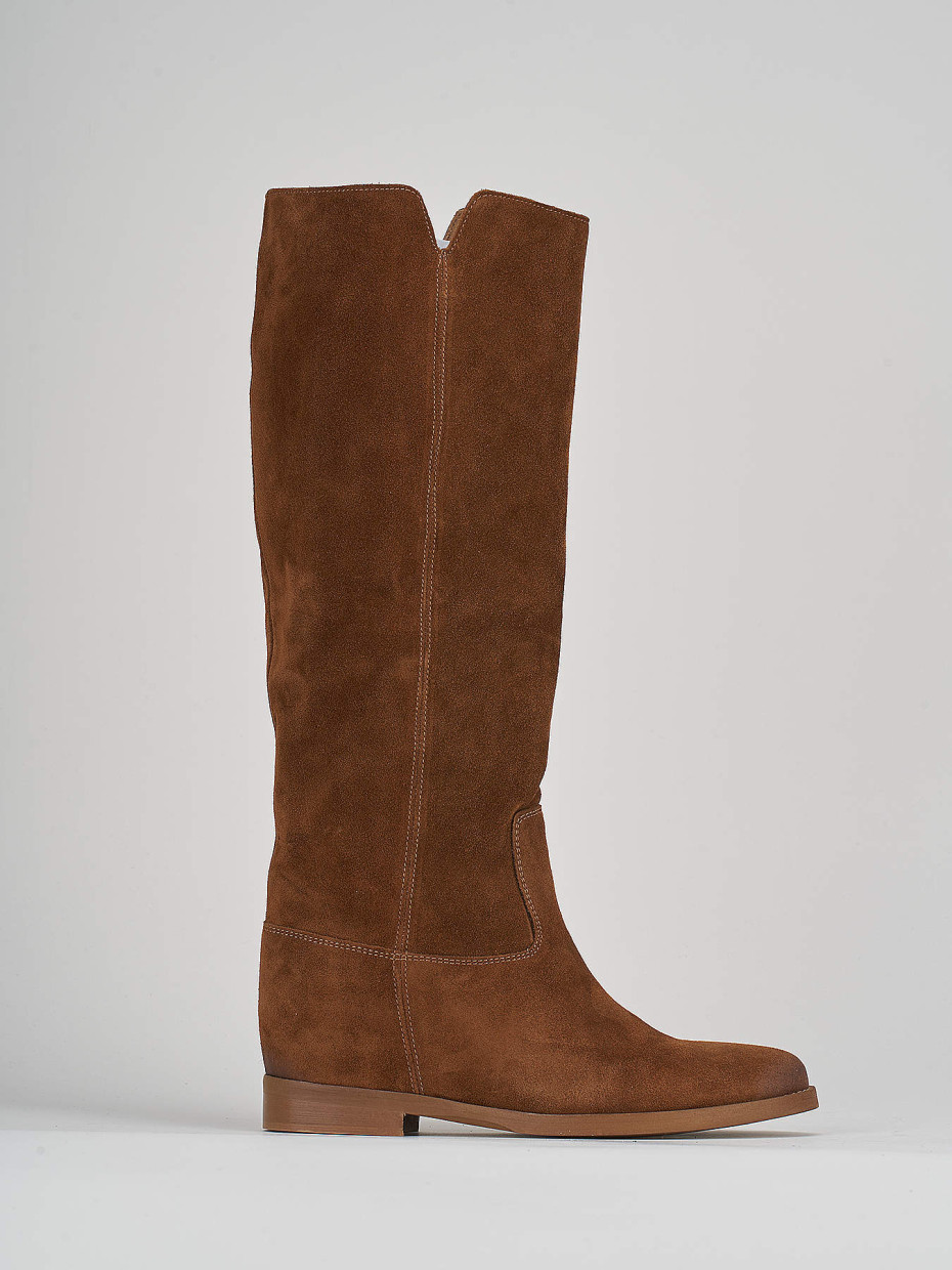 Botas de tacón bajo tacón 2 cm marrón ante