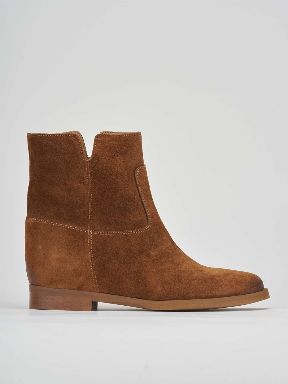 Botines de tacón bajo tacón 2 cm marrón ante