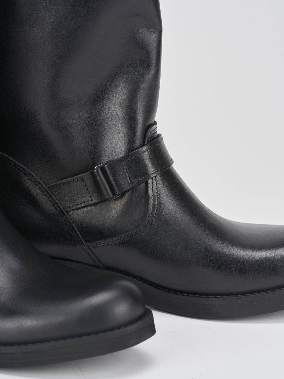 Botas de tacón bajo tacón 3 cm negro cuero
