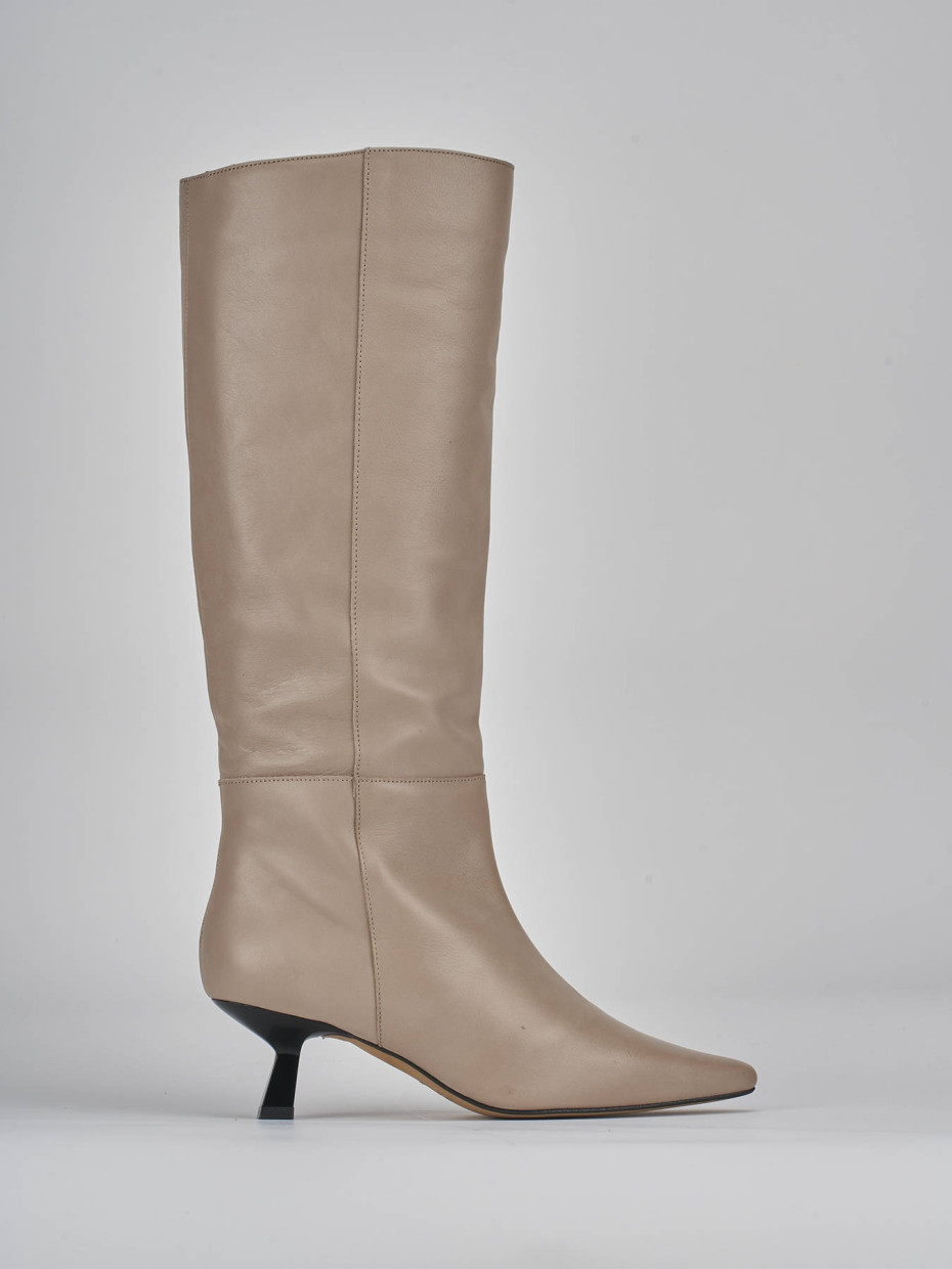 Botas de tacón alto tacón 5 cm beis cuero