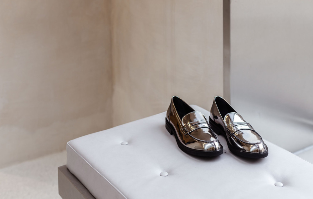 Mocasines tacón 2 cm plata cuero