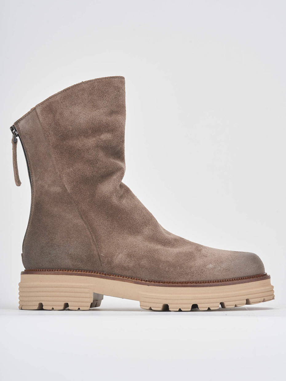 Botines de tacón bajo tacón 2 cm beis ante