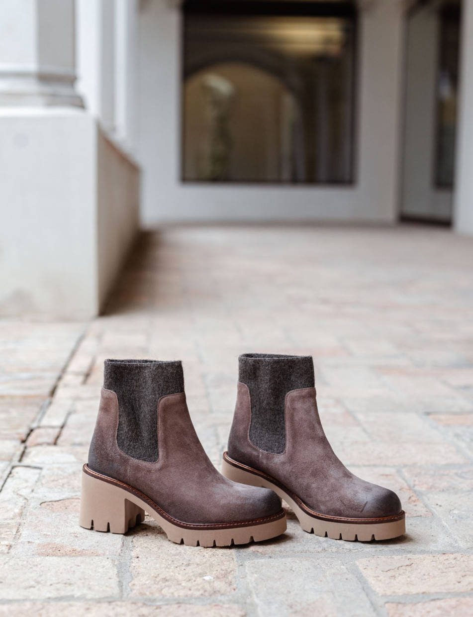 Botines de tacón alto tacón 5 cm beis ante