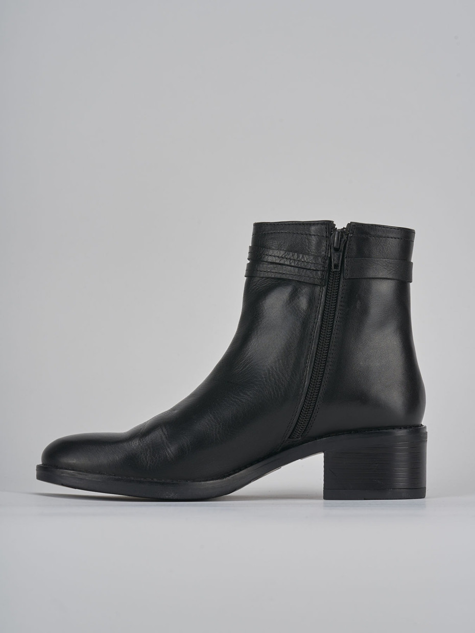 High heel ankle boots heel 5 cm black leather