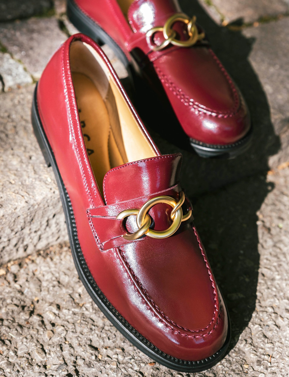 Mocasines tacón 2 cm burdeos charol