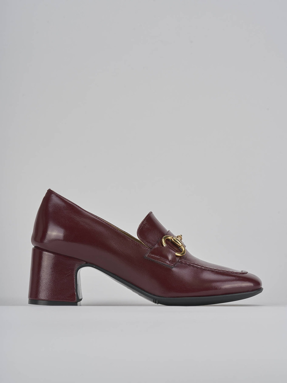 Mocasines tacón 5 cm burdeos charol