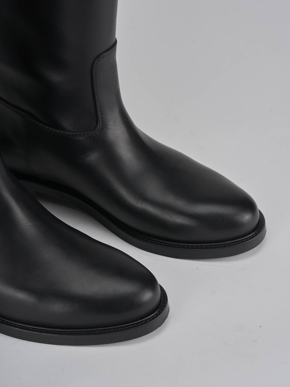 Botas de tacón bajo tacón 2 cm negro cuero