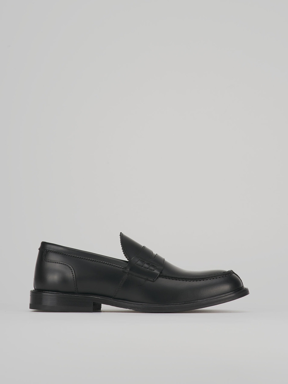 Mocasines negro cuero