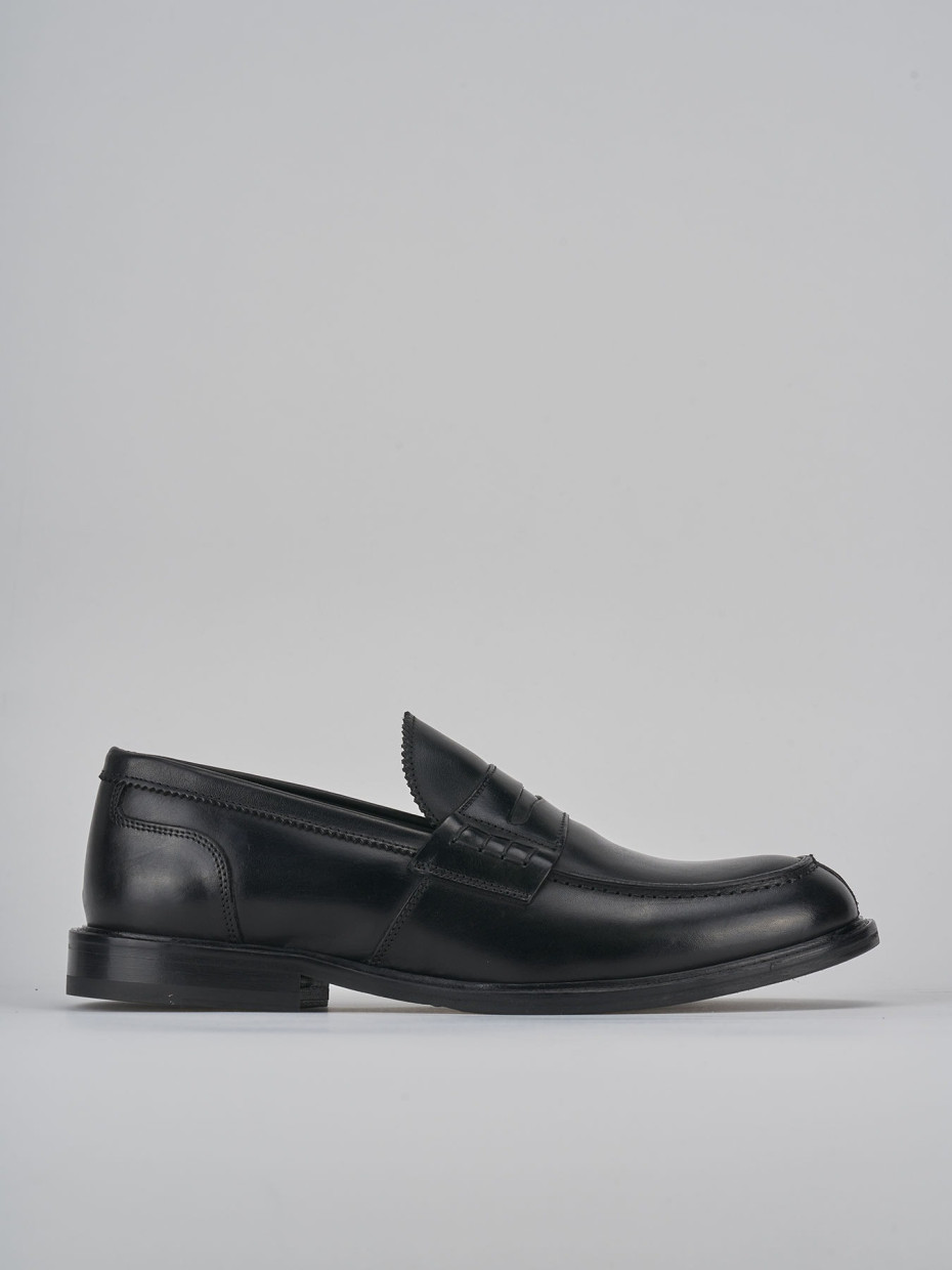 Mocasines negro cuero