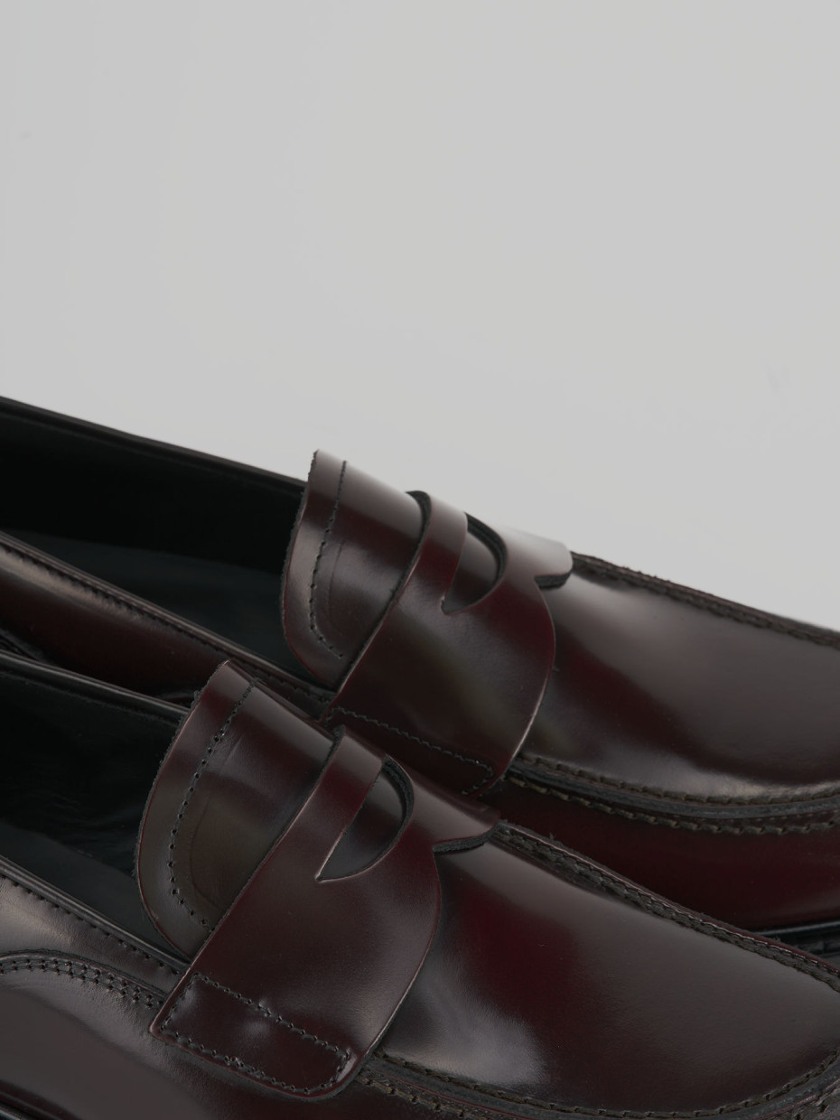 Mocasines burdeos cuero