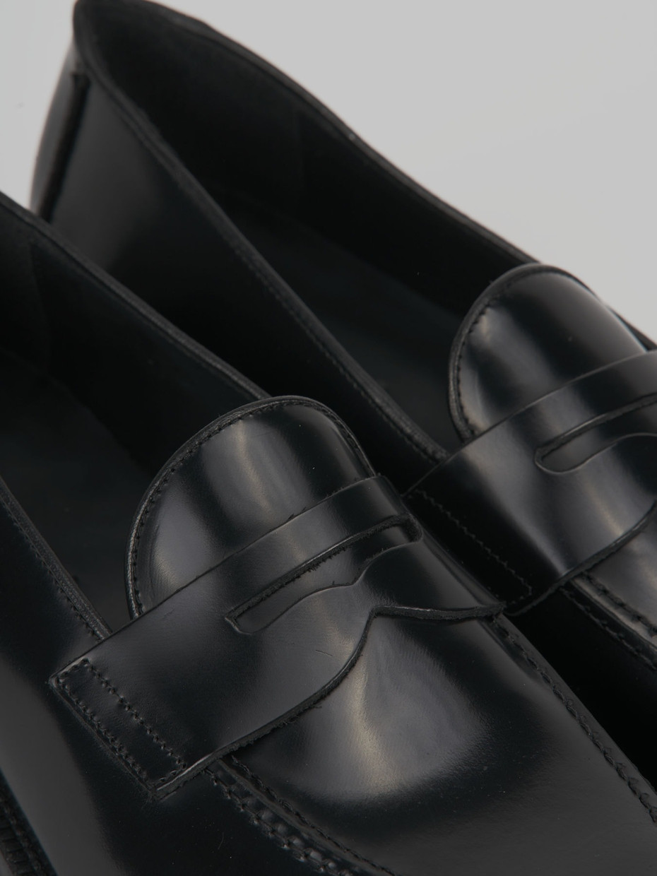 Mocasines negro cuero