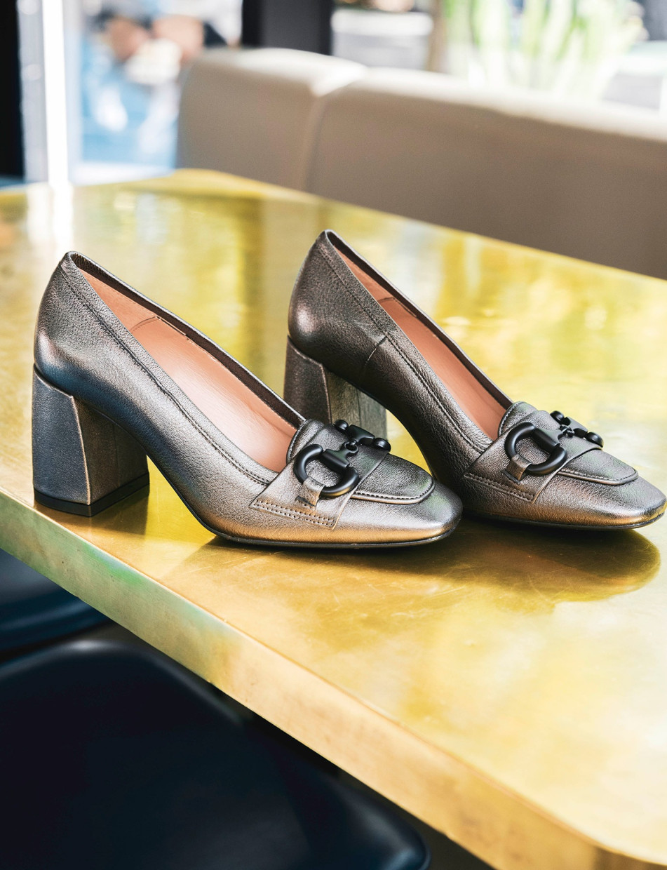 Loafers heel 8 cm silver leather