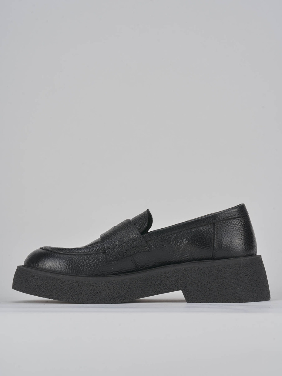 Loafers heel 2 cm black leather
