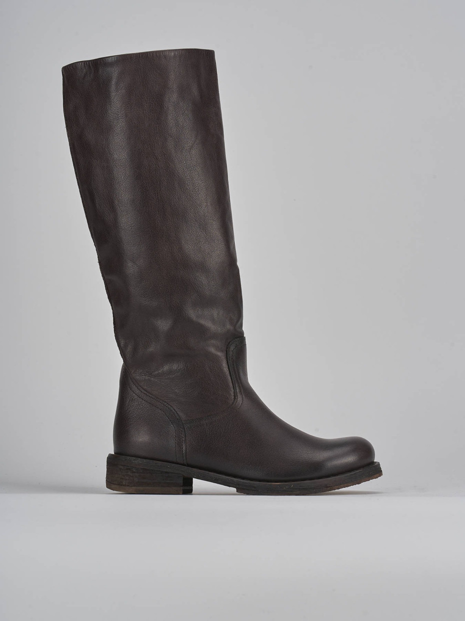 Botas de tacón bajo tacón 2 cm marrón oscuro cuero