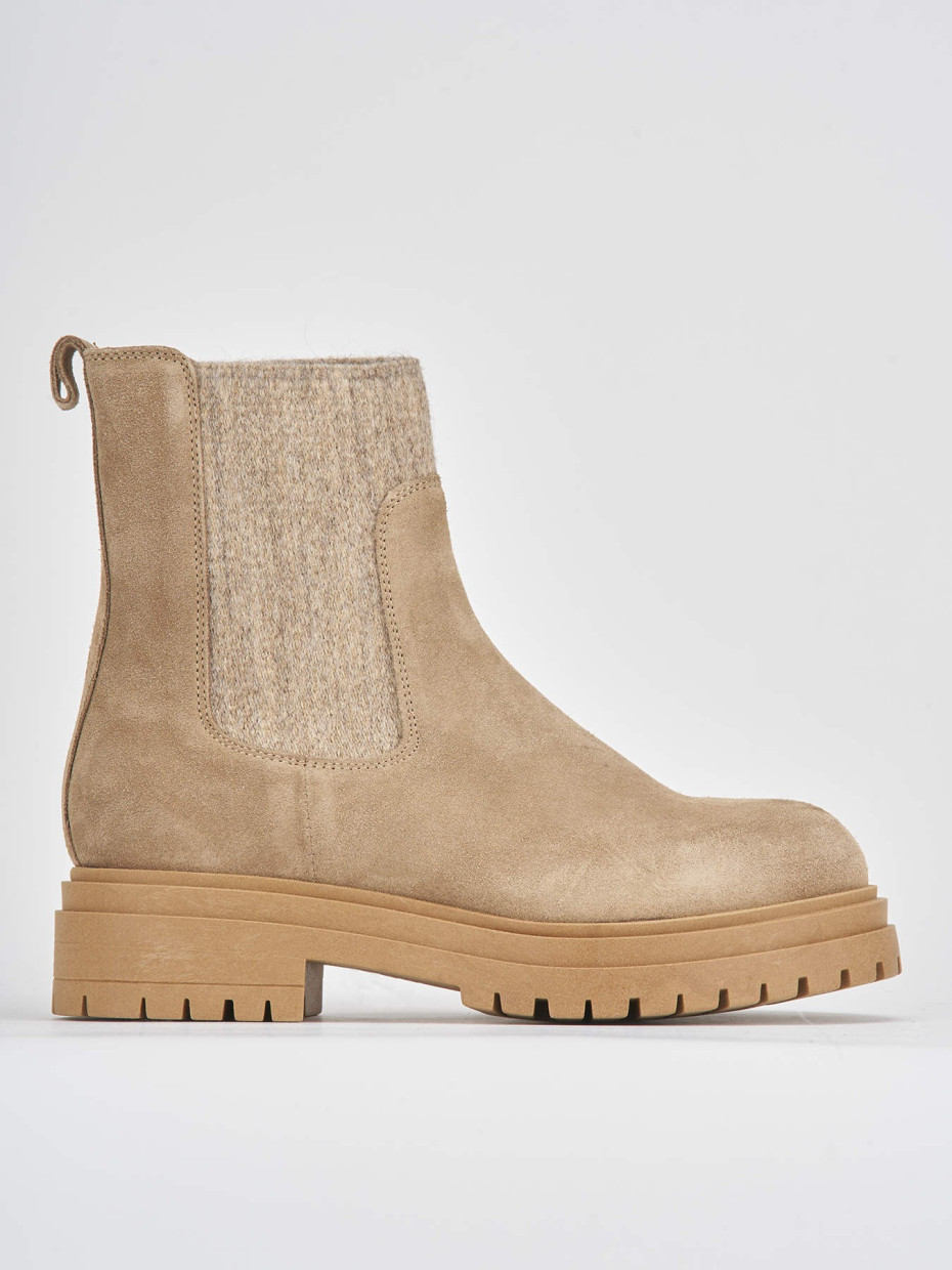 Botines de tacón bajo tacón 3 cm beis ante