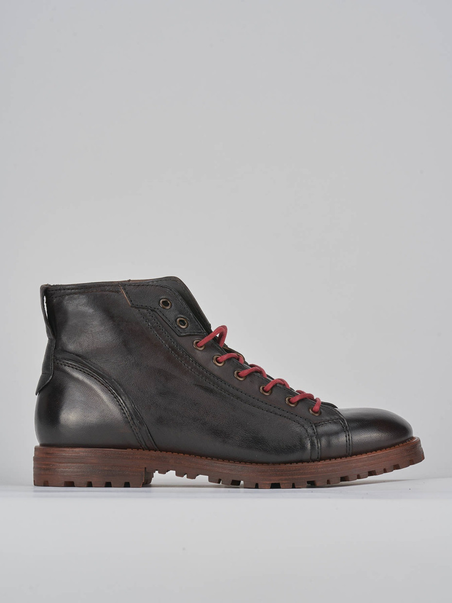 Botas militares marrón cuero