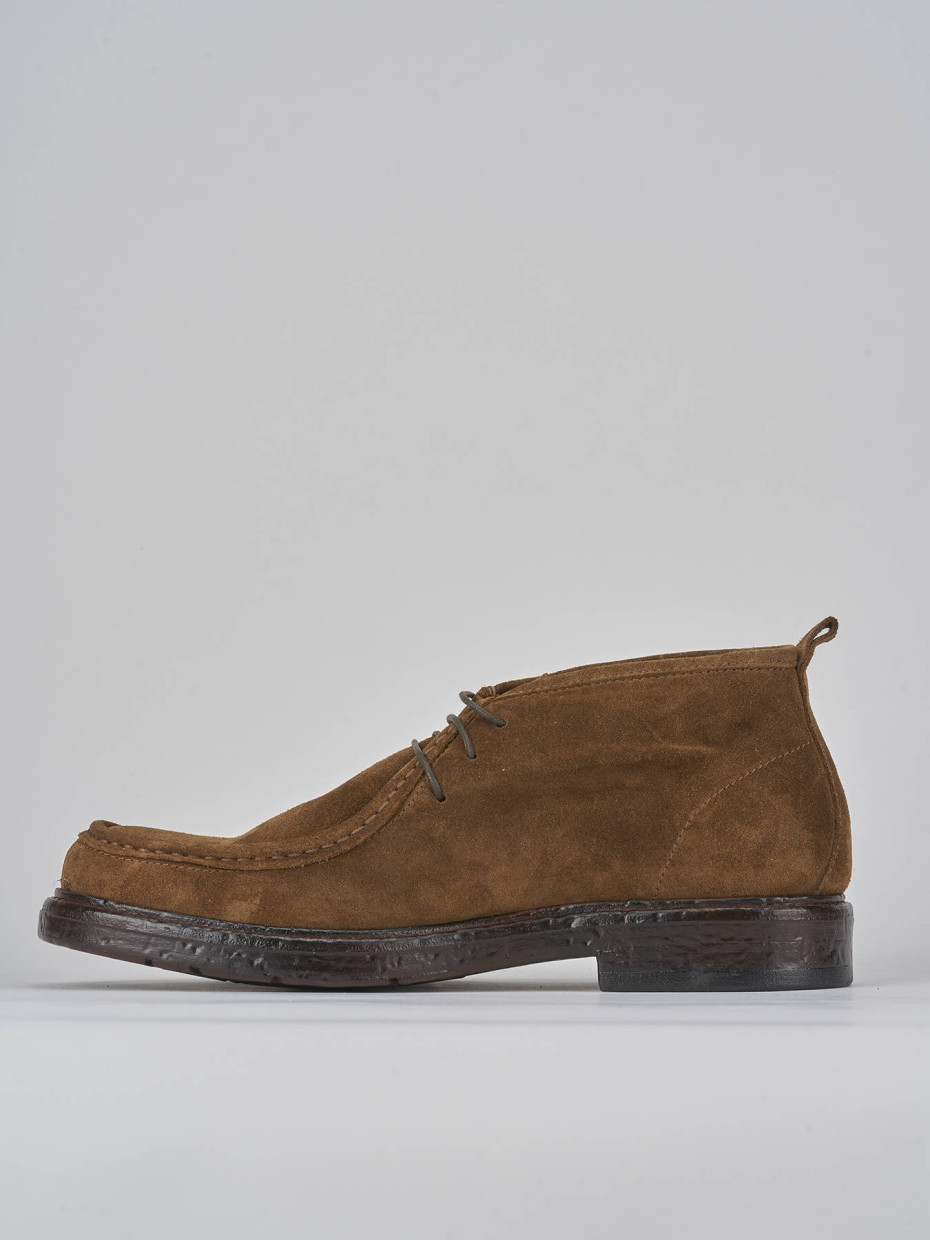Botas militares marrón ante