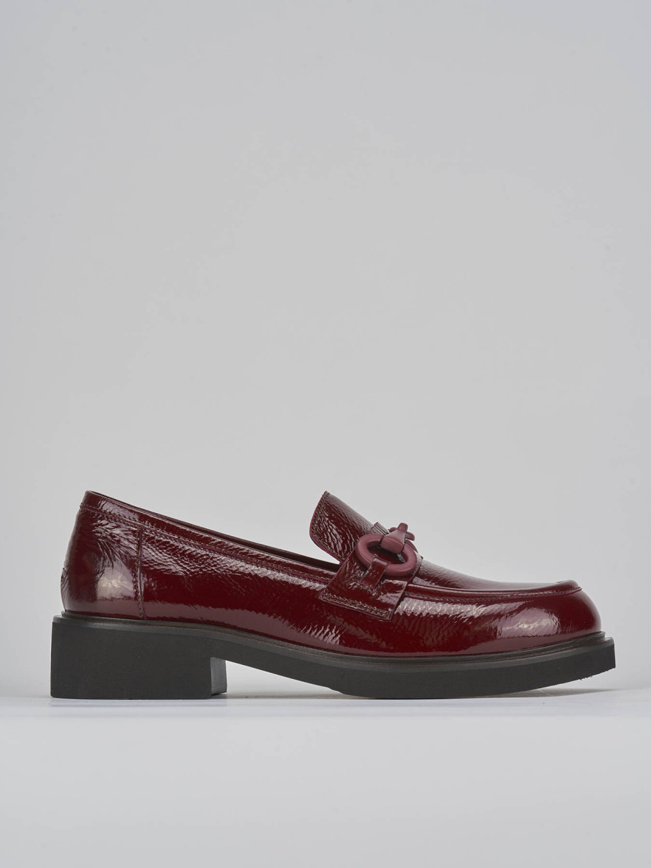 Mocasines tacón 3 cm burdeos charol
