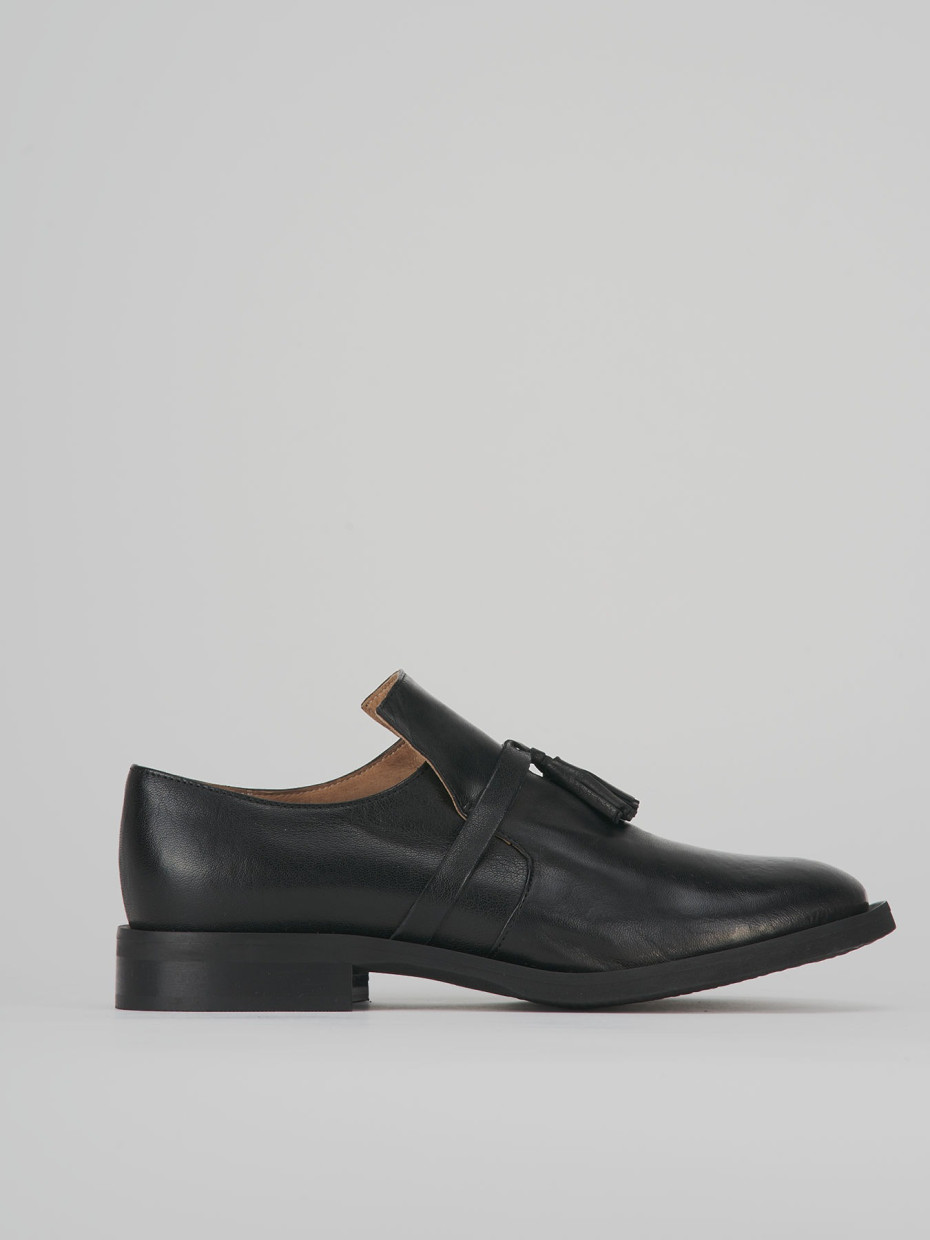 Stringata tacco 1 cm nero pelle