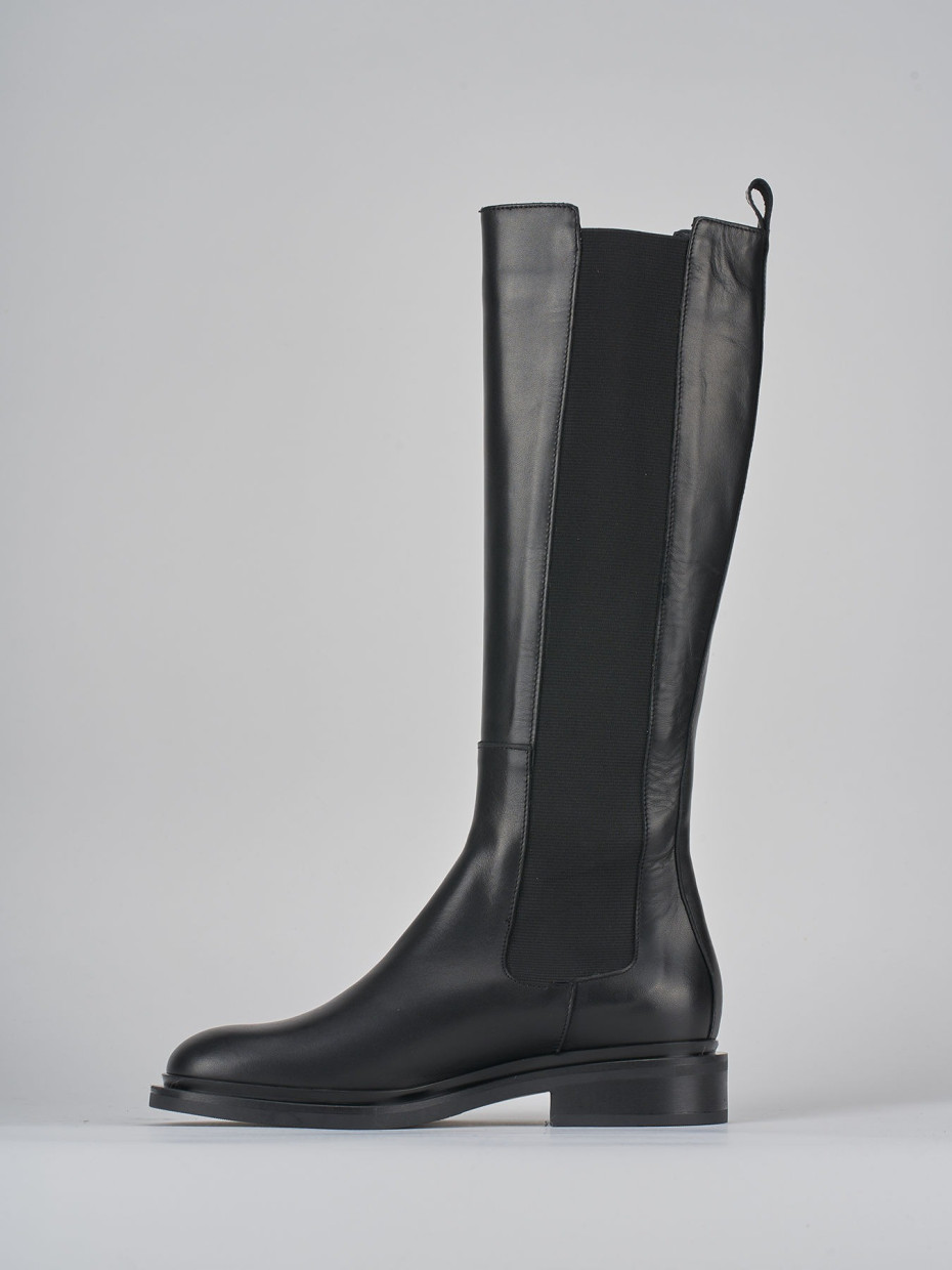 Botas de tacón bajo tacón 2 cm negro cuero
