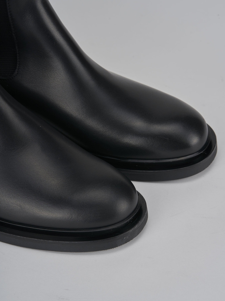 Botas de tacón bajo tacón 2 cm negro cuero