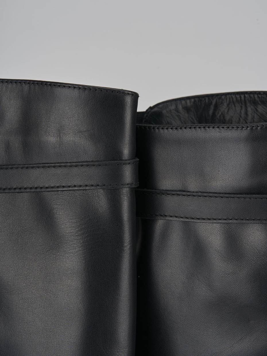 Botas de tacón bajo tacón 2 cm negro cuero