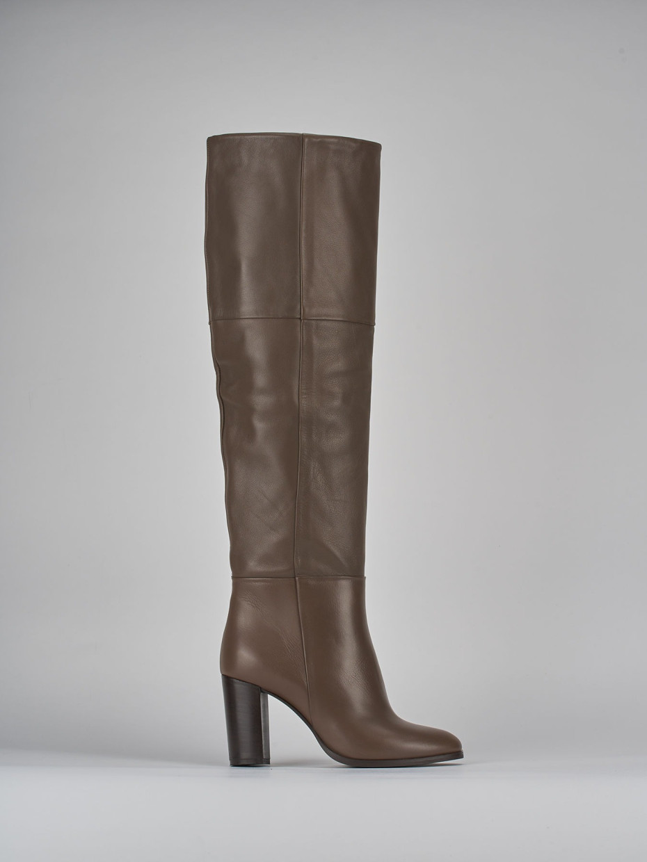Botas de tacón alto tacón 8 cm beis cuero