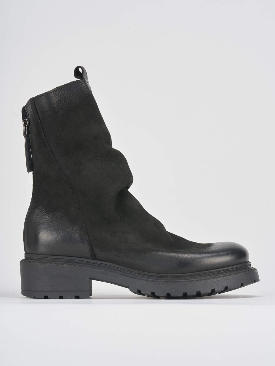 Tronchetto tacco 2 cm nero nabuk