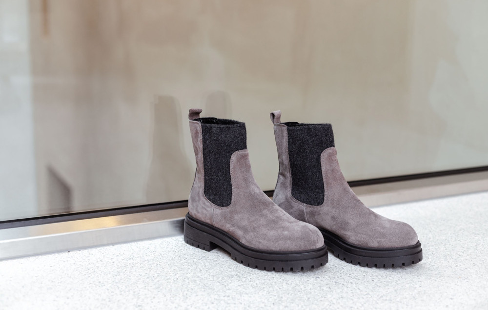 Botines de tacón bajo tacón 3 cm gris ante