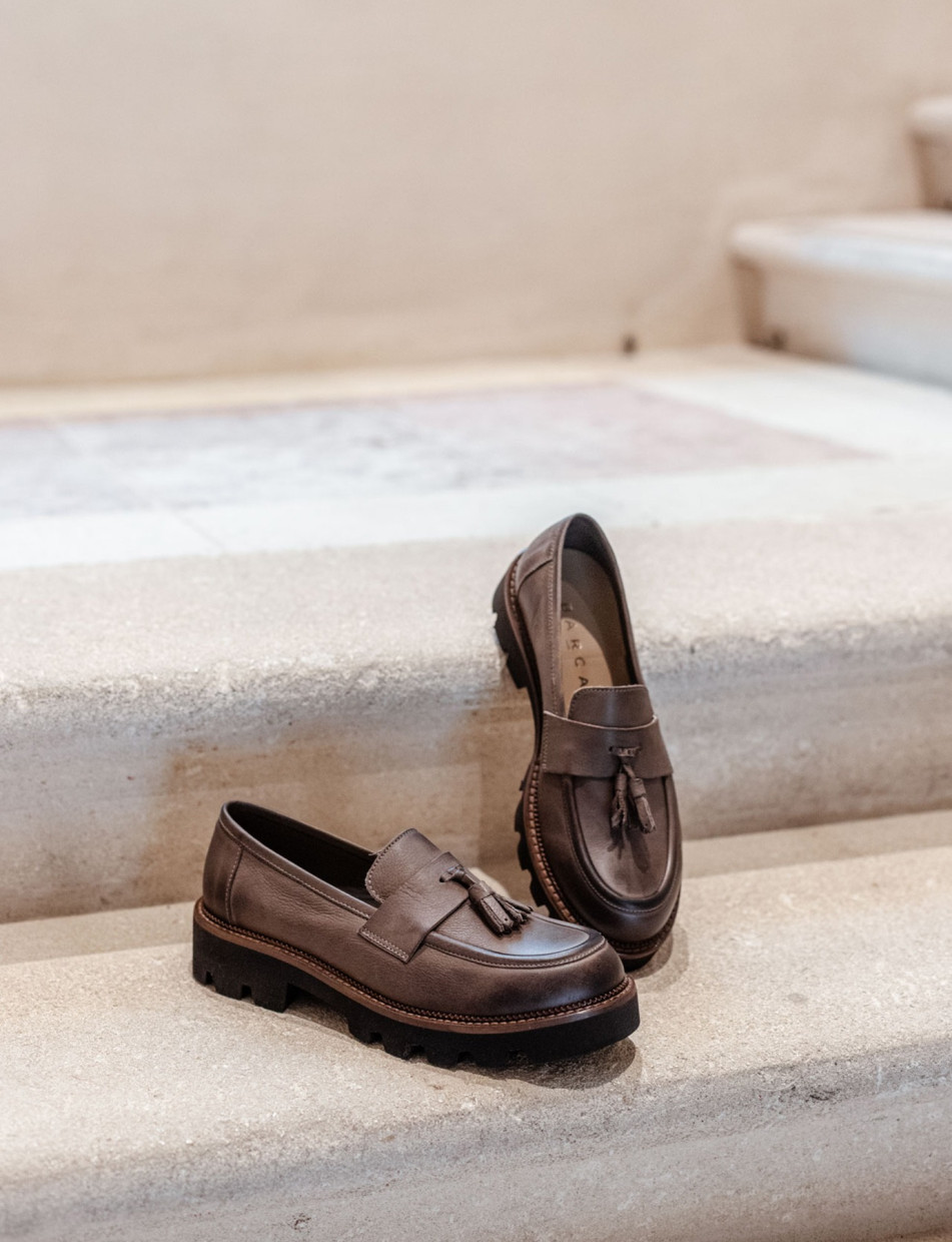 Mocasines tacón 3 cm beis nobuk