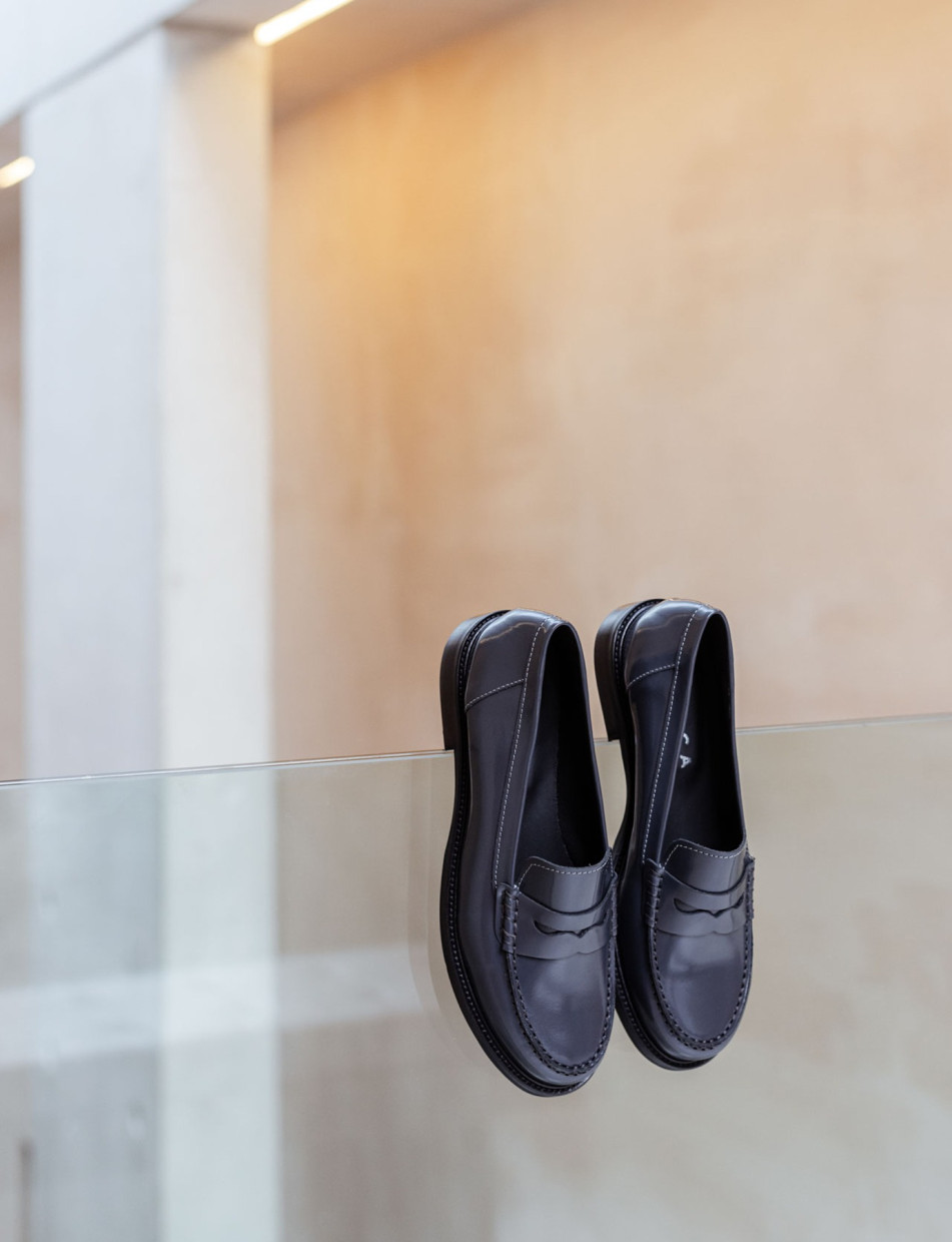 Mocasines tacón 2 cm gris cuero