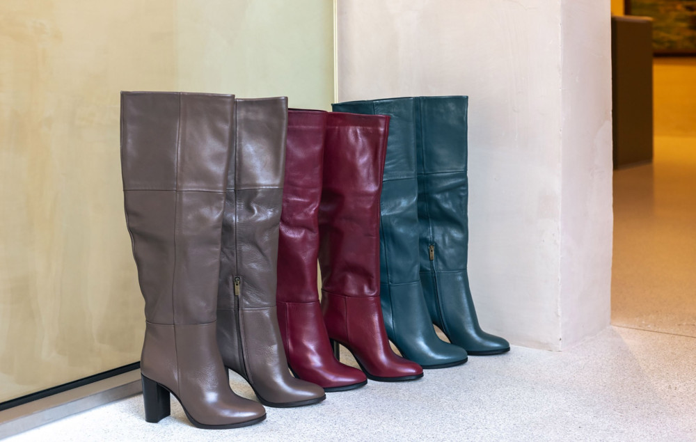 Botas de tacón alto tacón 8 cm beis cuero