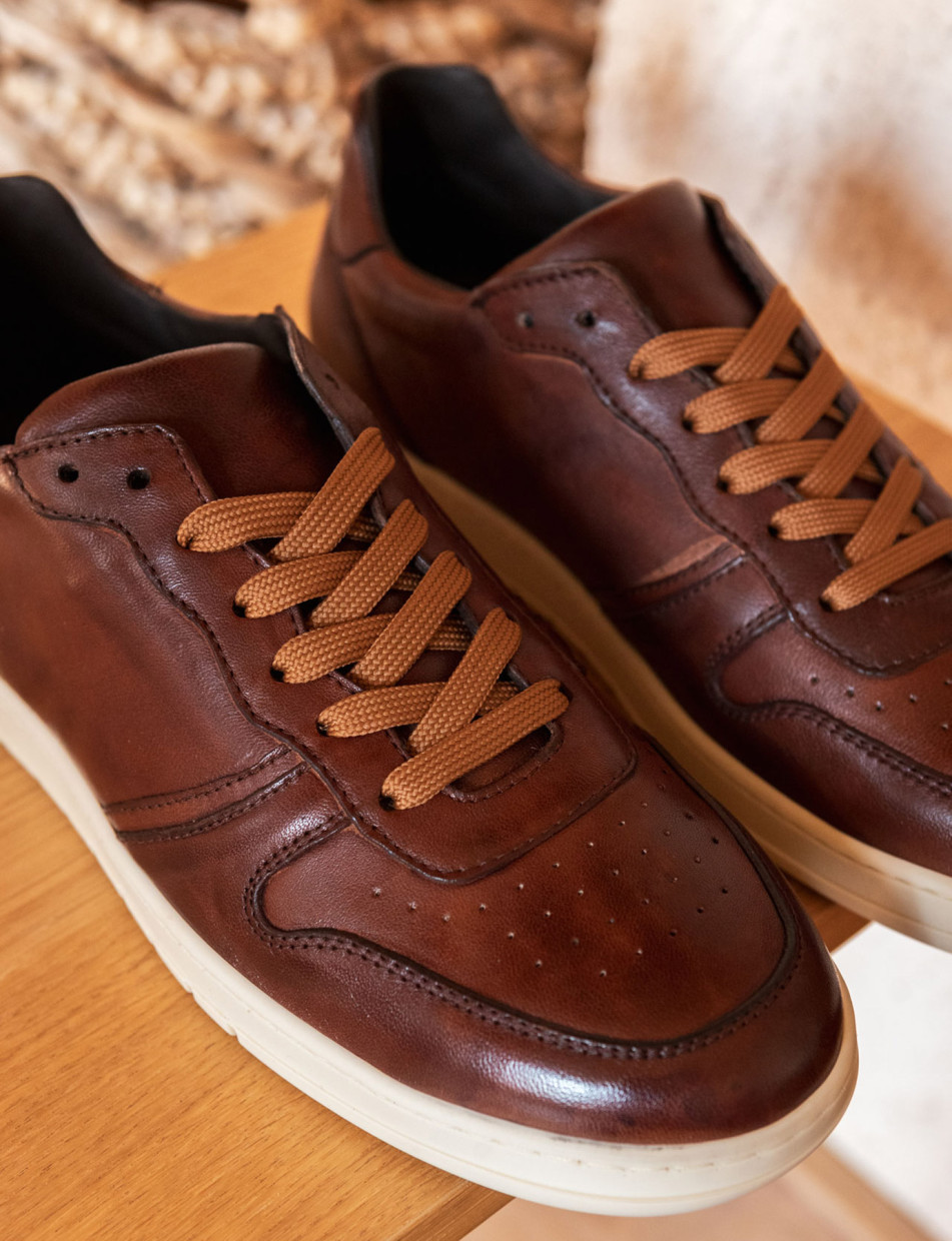 Sneakers brown leather
