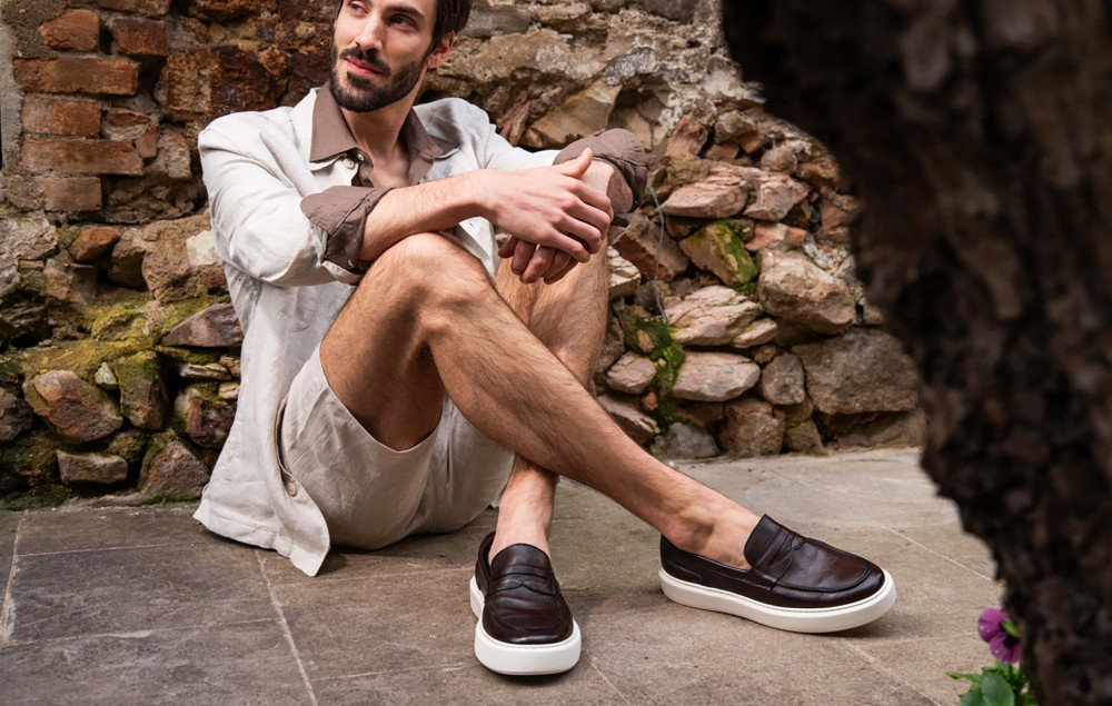 Loafers dark brown leather