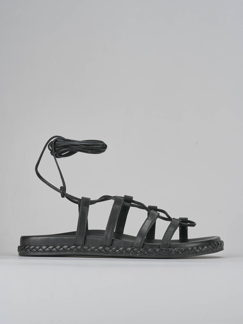 Low heel sandals black leather