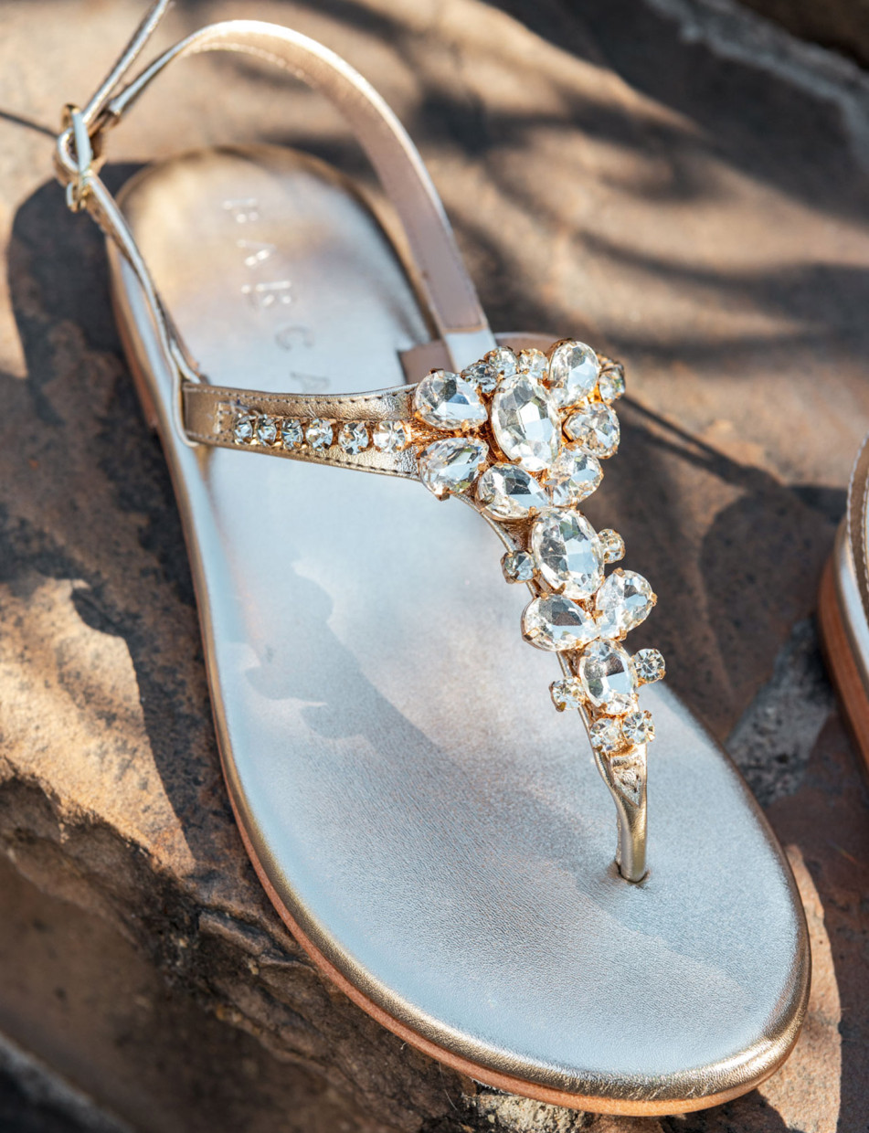 Sandalias de tacón bajo tacón 1 cm oro cuero