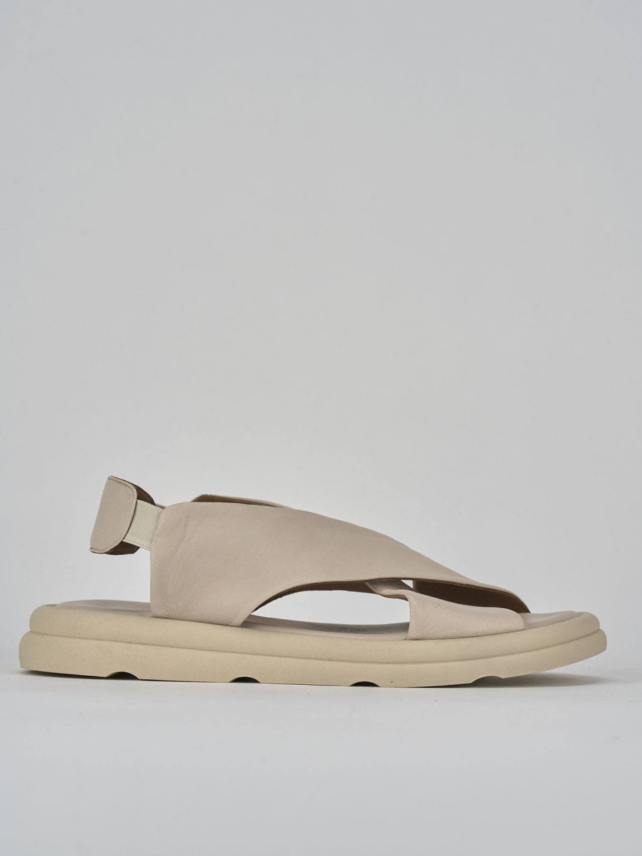 Sandalias de tacón bajo tacón 2 cm beis cuero