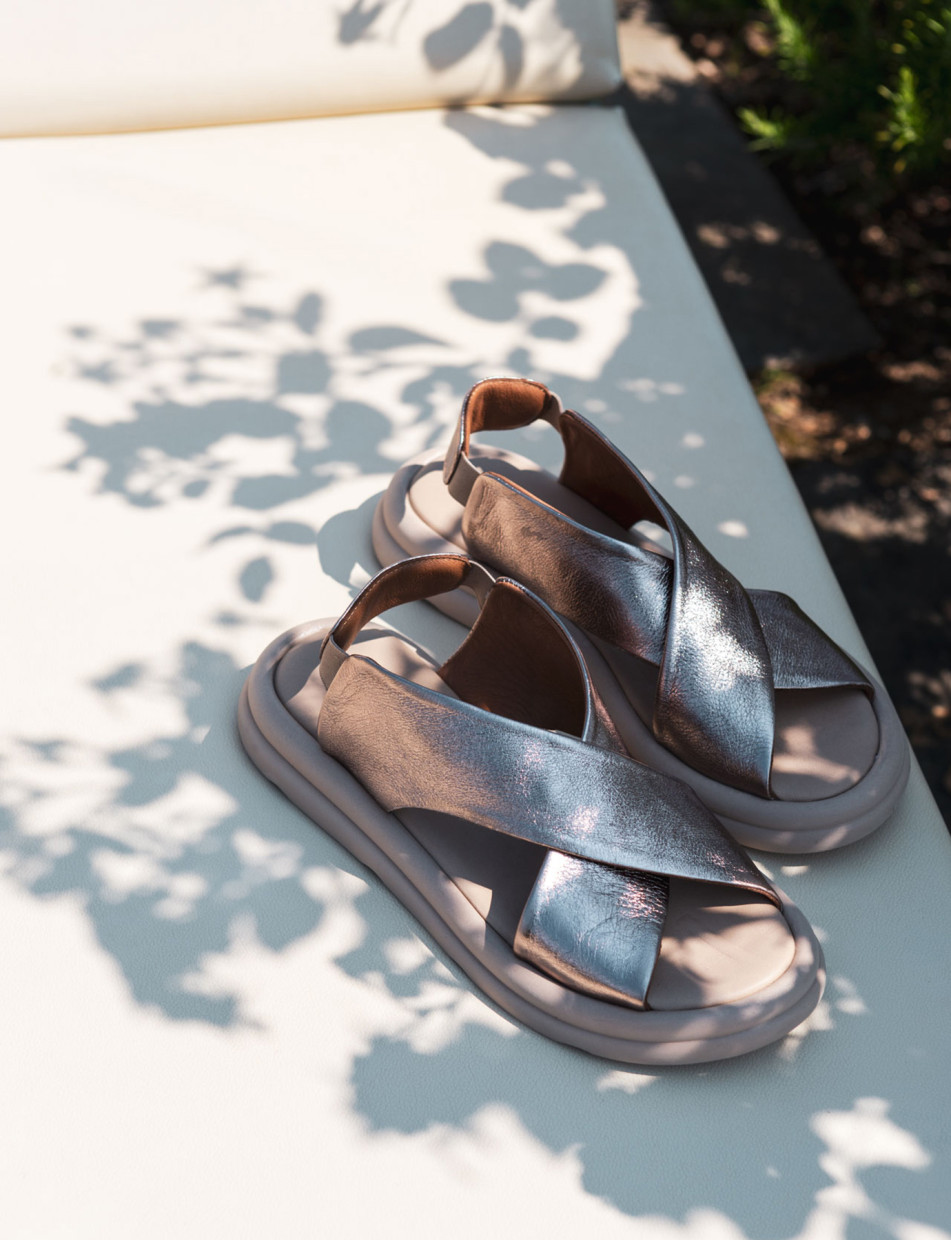 Wedge heels heel 3 cm bronze leather