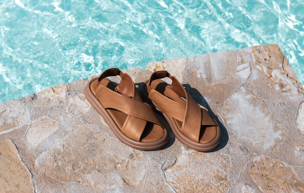 Sandalias de tacón bajo tacón 2 cm marrón cuero