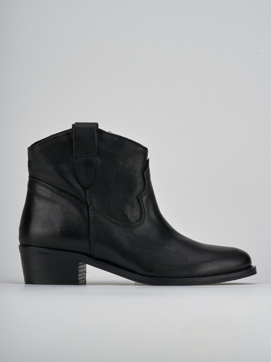 Low heel ankle boots heel 3 cm black leather