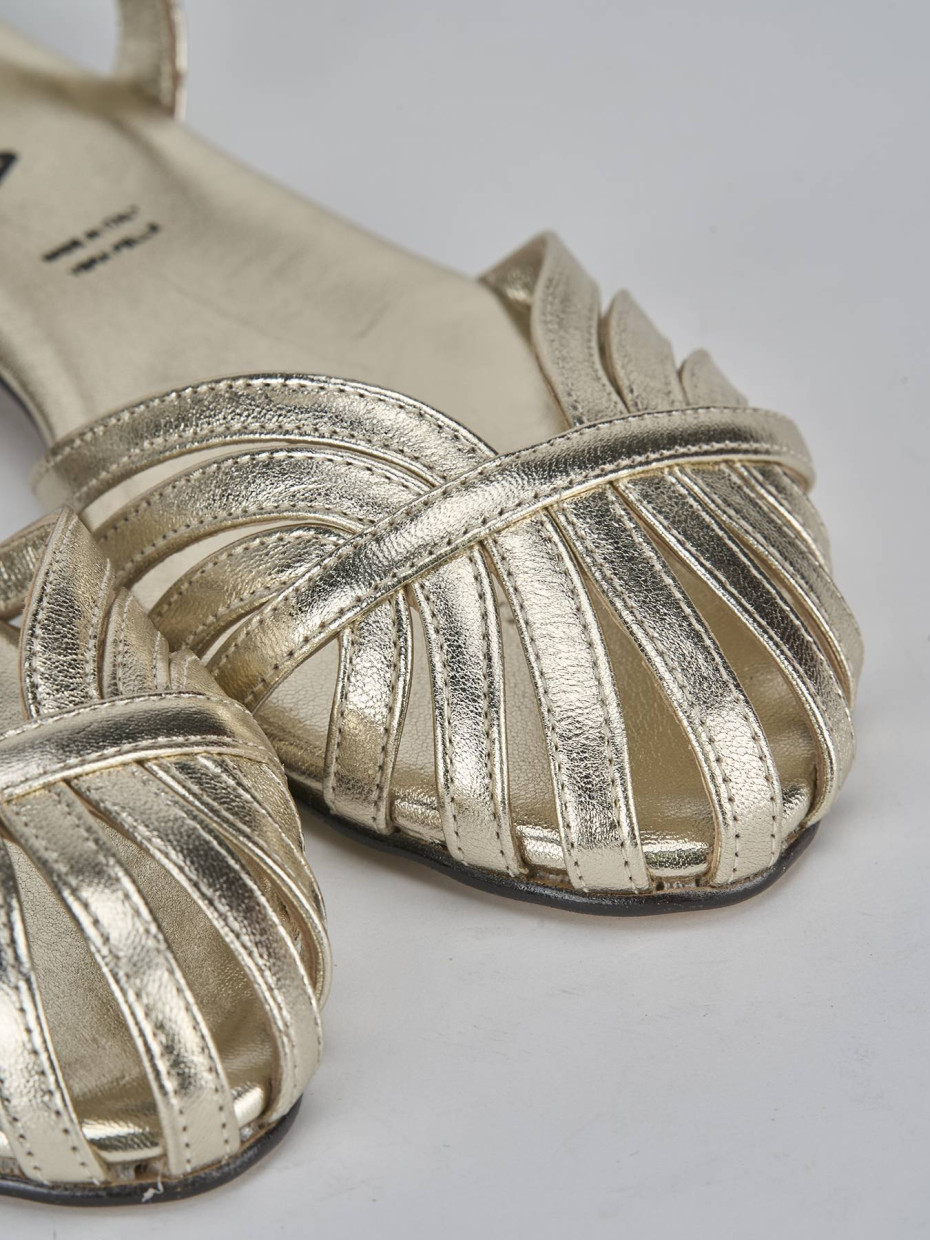 Sandalias de tacón bajo tacón 1 cm oro laminado