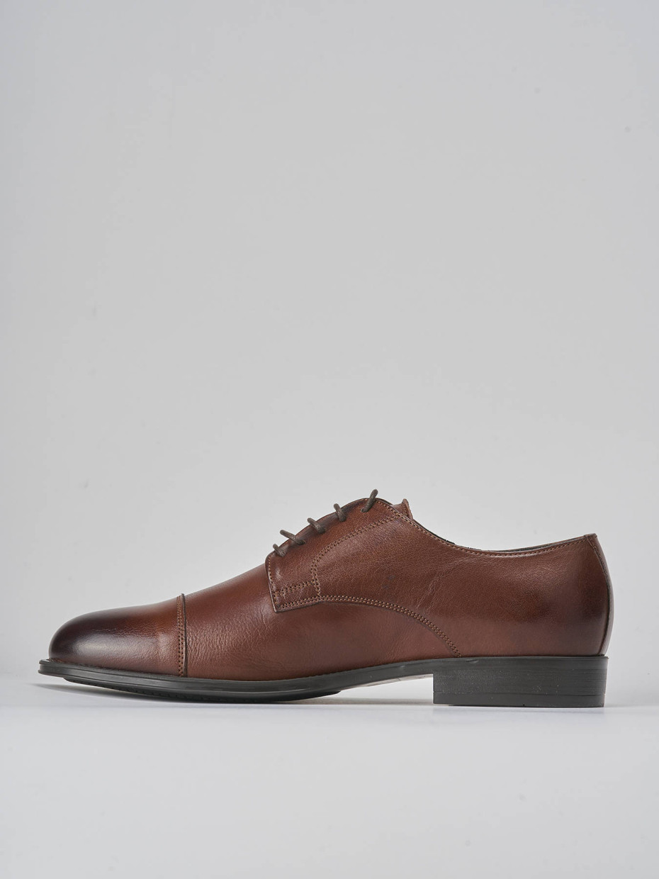 Stringate pelle testa