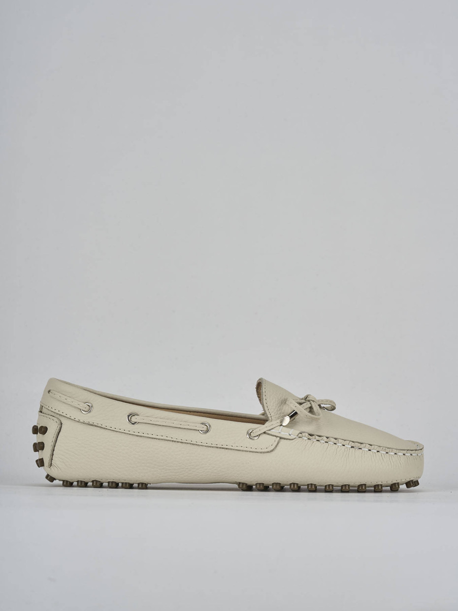 Mocasines tacón 1 cm beis cuero