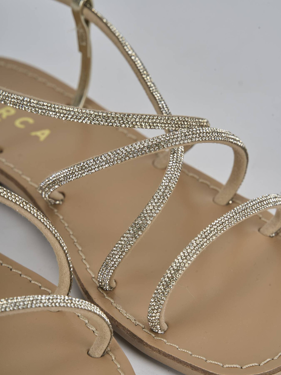 Sandalias de tacón bajo tacón 1 cm oro cuero