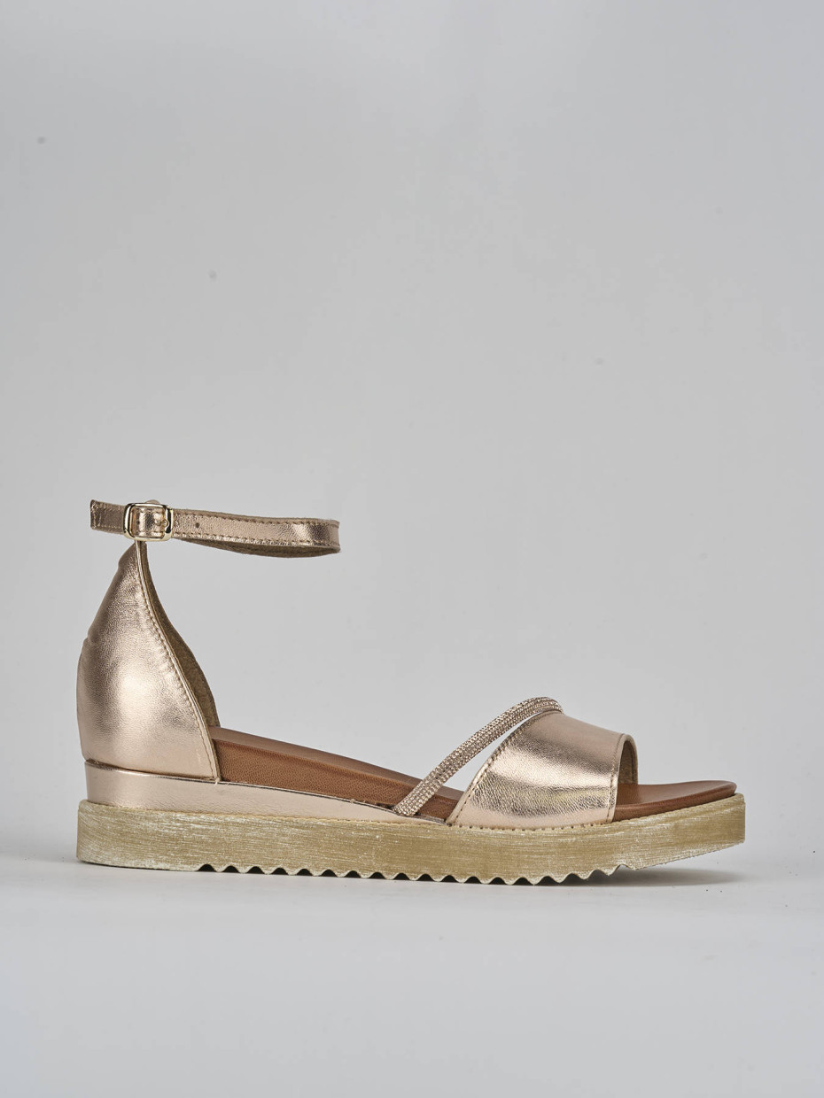Sandalias de tacón bajo tacón 2 cm bronce cuero