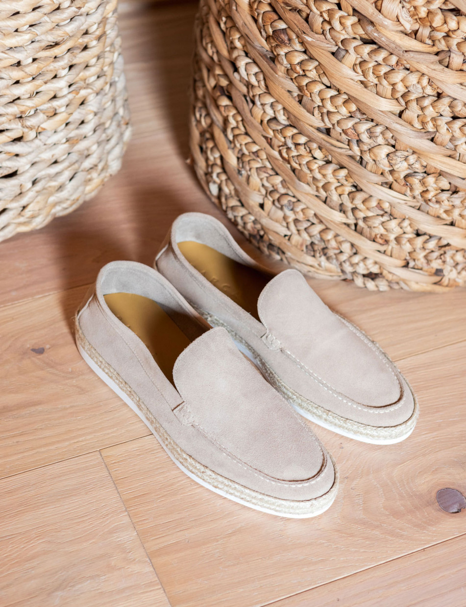 Loafers beige suede