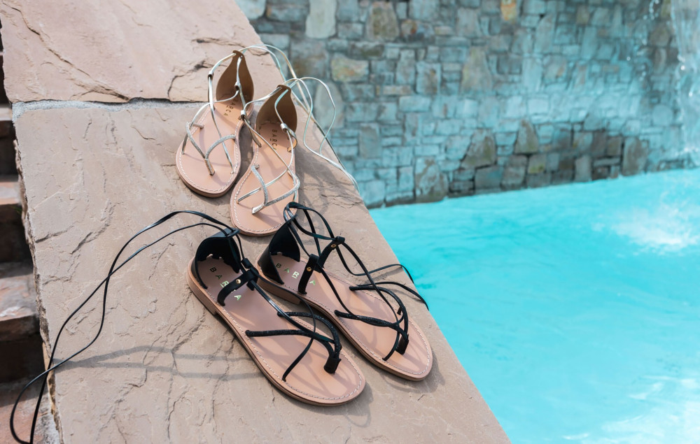 Sandalias de tacón bajo tacón 1 cm negro cuero