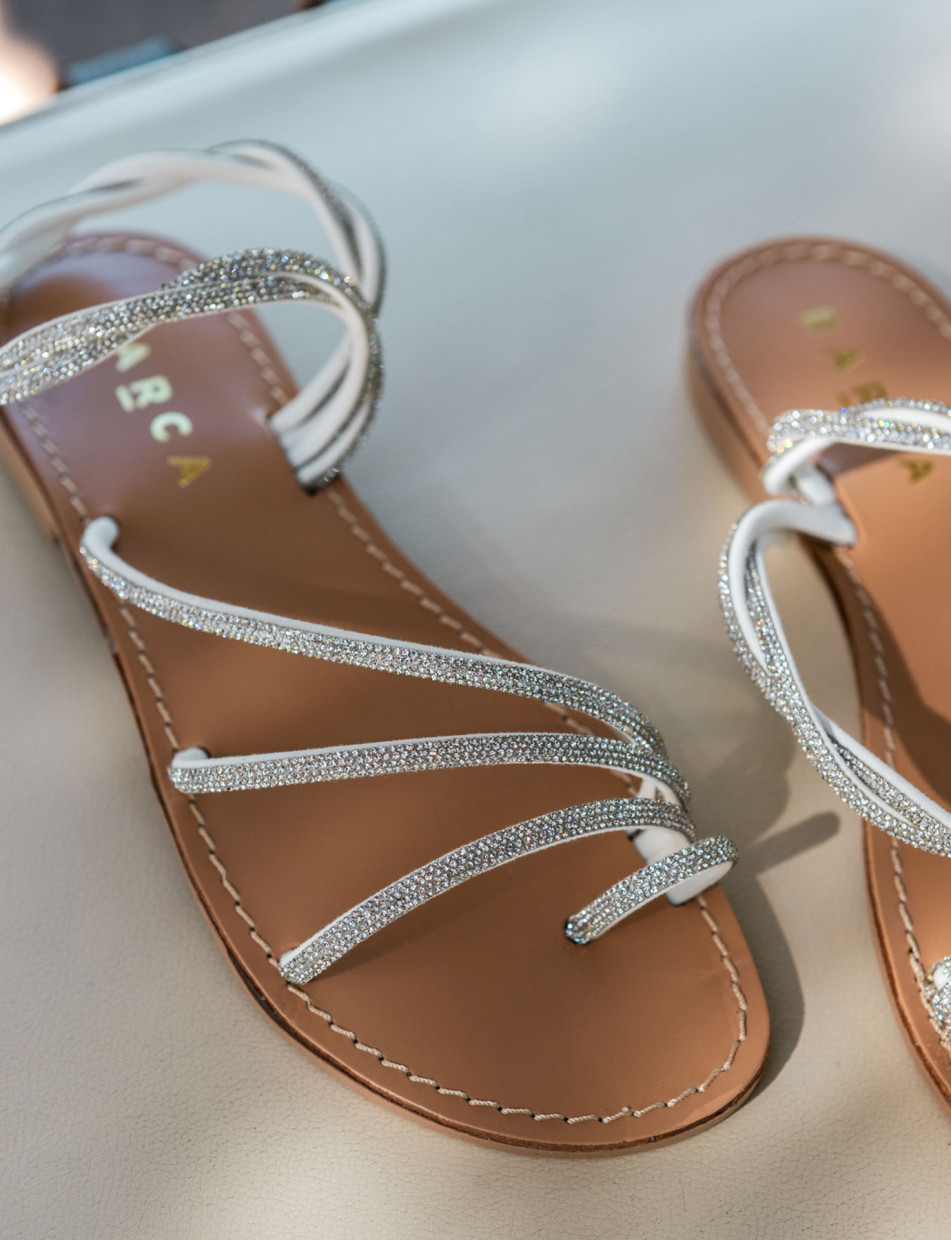 Sandalias de tacón bajo tacón 1 cm plata cuero