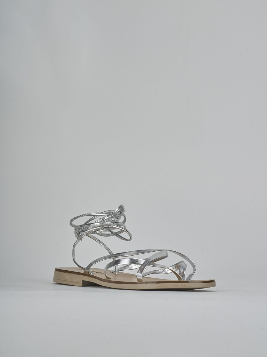 Sandalias de tacón bajo tacón 1 cm plata cuero